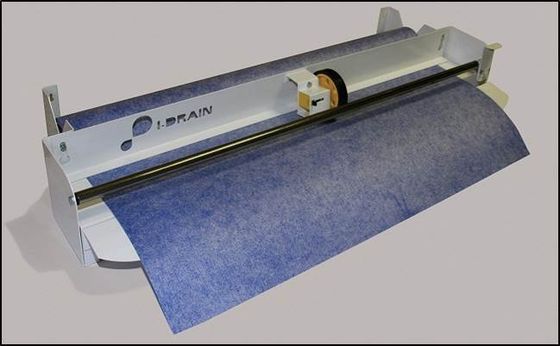 I-Drain Odvíjač hydroizolačného koberca s orezávacím nožom.
